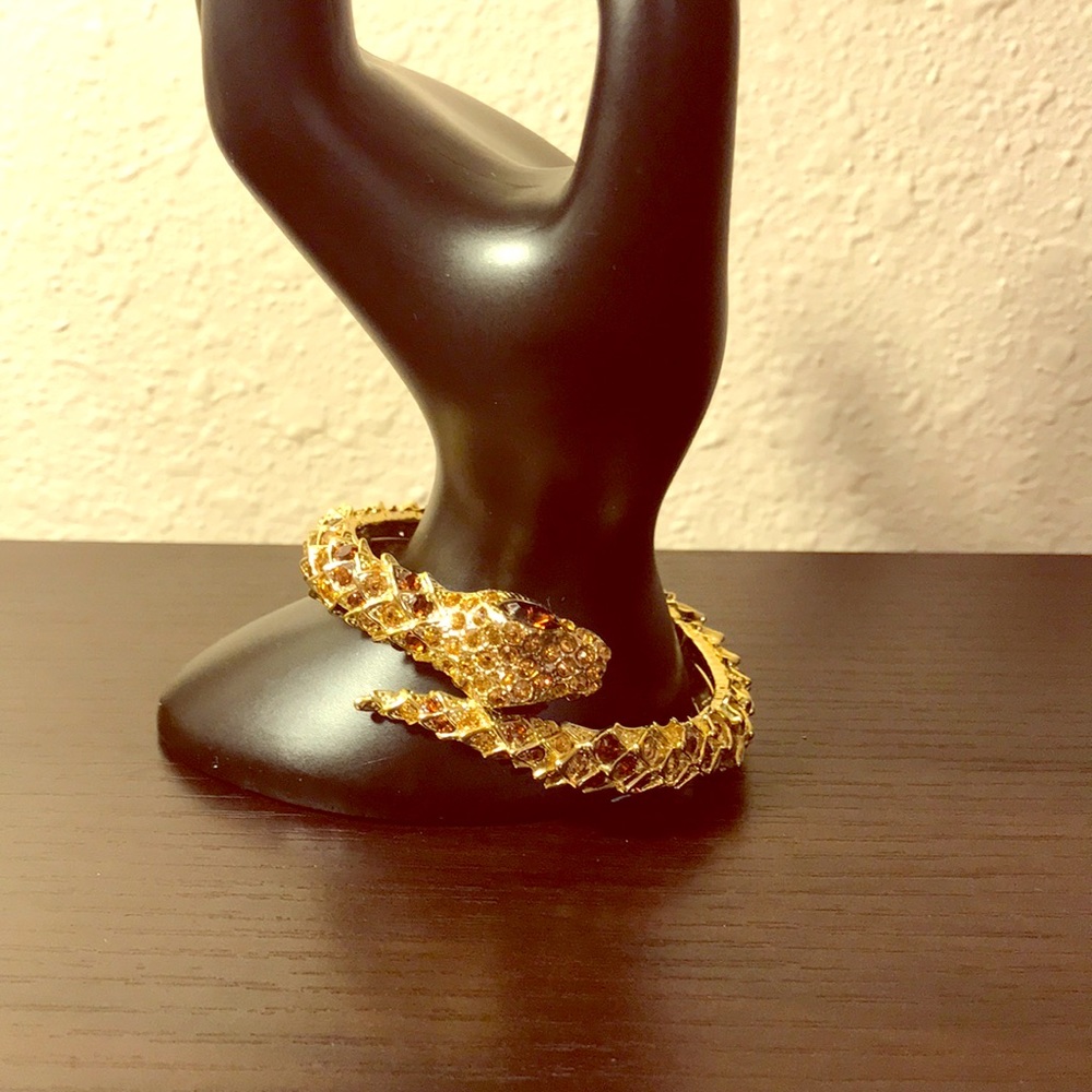 Bracelet.